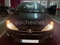 Usado Peugeot 206 75 CV (55 kW) 2006 Negro Berlina