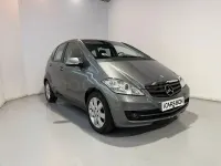 Usado Mercedes A180 109 CV (80 kW) 2010 Gris / plata Monovolumen