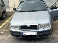 Usado Skoda Octavia Ambiente 90 CV (66 kW) 2004 Gris / plata Berlina