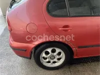 Usado Seat Leon Sport 110 CV (80 kW) 2000 Granate Utilitario