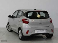 Usado Hyundai i10 67 CV (49 kW) 2021 New sleek silver Utilitario
