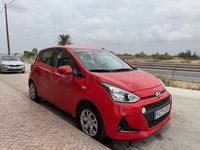 Usado Hyundai i10 66 CV (48 kW) 2019 Rojo Utilitario