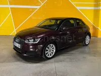 Usado Audi A1 90 CV (66 kW) 2015 Violeta / lila Utilitario