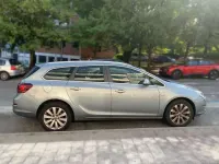 Usado Opel Astra Selective 125 CV (91 kW) 2011 Gris Familiar