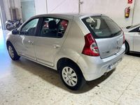 Usado Dacia Sandero Ambiance 75 CV (55 kW) 2009 Gris / plata Berlina