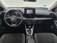 Usado Toyota Yaris Hybrid Active 116 CV (85 kW) 2021 Blanco Berlina