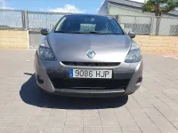 Usado Renault Clio IV Dynamique 90 CV (66 kW) 2012 Gris / plata Berlina