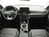 Usado Hyundai i30 120 CV (88 kW) 2025 Rojo Berlina