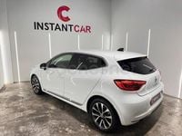 Begagnad Renault Clio V Techno 140 HK (102 kW) 2023 Vit Sedan