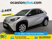 Usado Toyota Aygo Play 72 CV (52 kW) 2024 Gris Utilitario