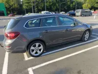Usado Opel Astra Sport 165 CV (121 kW) 2011 Gris Familiar