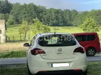Usado Opel Astra Cosmo 110 CV (80 kW) 2010 Blanco Berlina