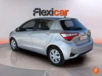 Usado Toyota Yaris Hybrid Active 100 CV (73 kW) 2019 Gris Utilitario