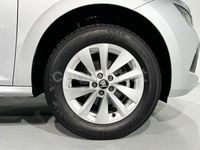 Usado Skoda Kamiq Selection 115 CV (84 kW) 2025 Gris / plata SUV