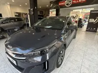 Usado Kia XCeed 100 CV (73 kW) 2024 Beige SUV