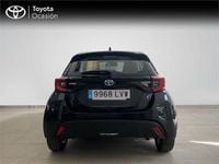 Usado Toyota Yaris Hybrid Active 116 CV (85 kW) 2022 Negro azabache