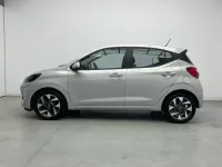 Usado Hyundai i10 67 CV (49 kW) 2023 Gris Utilitario