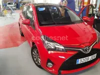Usado Toyota Yaris Advance 99 CV (72 kW) 2015 Rojo Utilitario