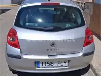 Usado Renault Clio II Dynamique 85 CV (62 kW) 2007 Gris / plata Berlina