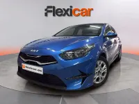 Usado Kia Ceed 136 CV (100 kW) 2023 Azul Utilitario