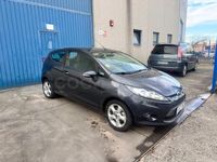 Usado Ford Fiesta Trend 68 CV (50 kW) 2009 Gris / plata Utilitario