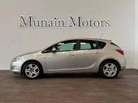 Usado Opel Astra Selective 110 CV (80 kW) 2011 Gris / plata Berlina
