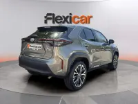 Usado Toyota Yaris Style 116 CV (85 kW) 2022 Gris Utilitario
