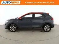 Usado Kia Stonic 101 CV (74 kW) 2022 Gris SUV
