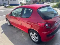 Usado Peugeot 206+ 70 CV (51 kW) 2010 Rojo Utilitario