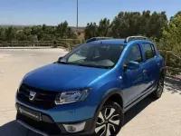 Usado Dacia Sandero Stepway 90 CV (66 kW) 2013 Azul Utilitario