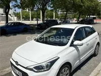 Usado Hyundai i20 100 CV (73 kW) 2016 Blanco Berlina