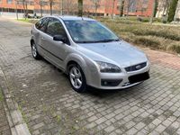 Usado Ford Focus Sport 109 CV (80 kW) 2006 Gris / plata Berlina