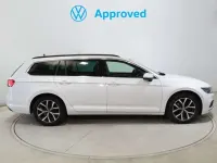 Usado VW Passat Executive 150 CV (110 kW) 2023 Blanco Familiar