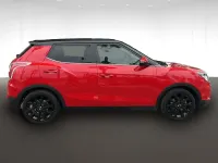 Usado SsangYong Tivoli Limited 115 CV (84 kW) 2017 Flaming red SUV