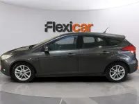 Usado Ford Focus Trend 101 CV (74 kW) 2017 Gris Berlina