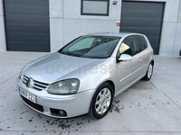 Usado VW Golf IV Highline 105 CV (77 kW) 2005 Gris / plata Berlina