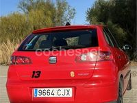 Usado Seat Ibiza 75 CV (55 kW) 2003 Rojo Berlina