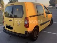 Usado Citroën Berlingo Live 100 CV (73 kW) 2018 Amarillo Monovolumen