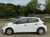 Używany Peugeot 208 Access 75 KM (55 kW) 2015 Biały Hatchback