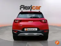 Usado Kia Stonic 100 CV (73 kW) 2024 Rojo SUV
