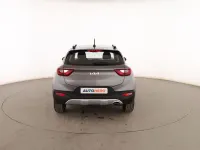 Usado Kia Stonic 84 CV (61 kW) 2023 Gris SUV