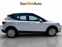 Usado Seat Arona Ecomotive 110 CV (80 kW) 2021 Blanco SUV