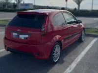Usado Ford Fiesta Sport 101 CV (74 kW) 2007 Rojo Utilitario