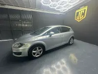 Usado Seat Leon Style 105 CV (77 kW) 2011 Gris / plata Utilitario