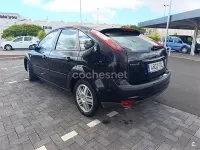 Usado Ford Focus Ghia 109 CV (80 kW) 2006 Negro Berlina