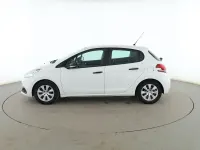 Usado Peugeot 208 Access 82 CV (60 kW) 2017 Blanco Utilitario