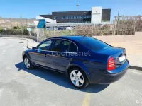 Usado Skoda Superb Comfort 130 CV (95 kW) 2004 Azul Berlina