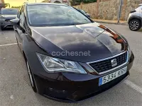 Usado Seat Leon ST Style 110 CV (80 kW) 2018 Violeta / lila Familiar