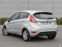 Usado Ford Fiesta Trend 82 CV (60 kW) 2016 Gris / plata Utilitario