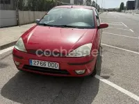 Usado Ford Focus Trend 100 CV (73 kW) 2004 Rojo Berlina